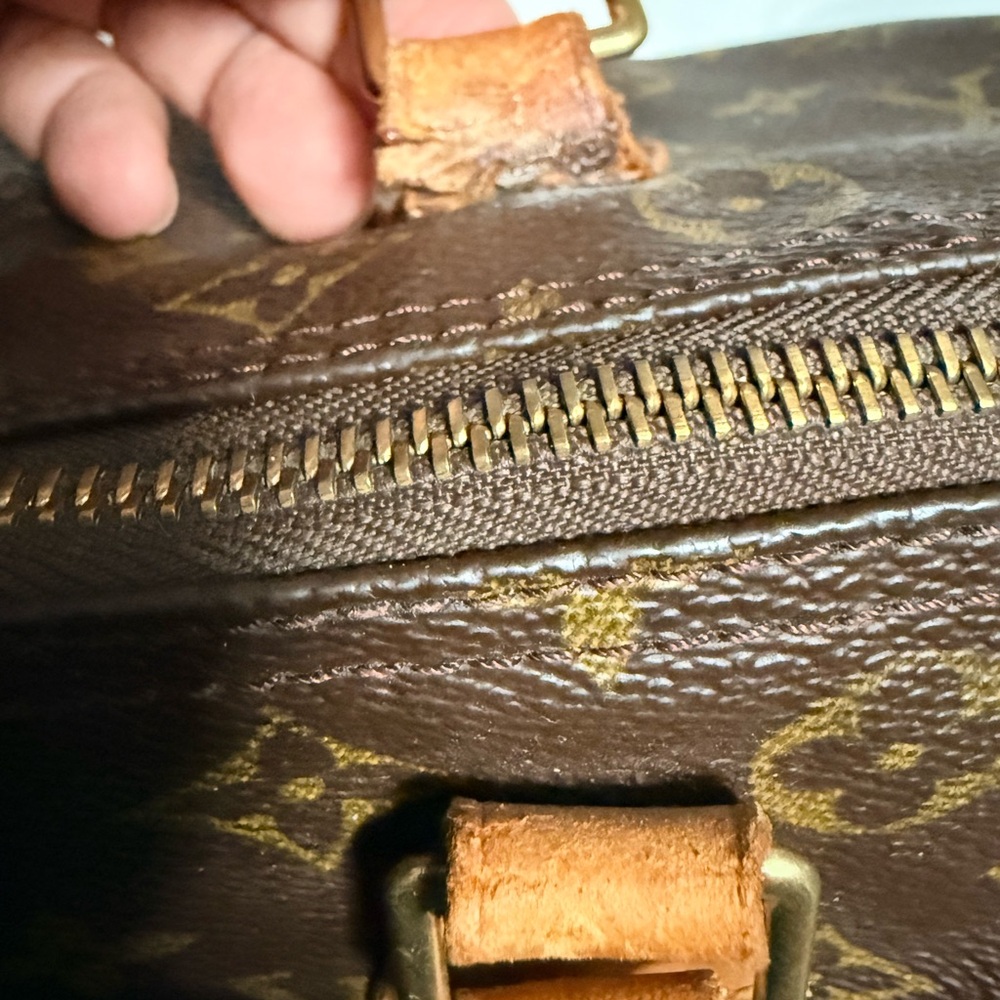 Louis Vuitton Speedy Monogram Handbag - Picture 7 of 12